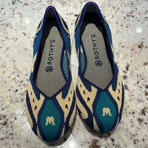Rothy’s Size 10 Moroccan print flats.